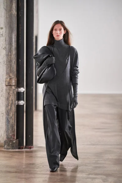 Look 13